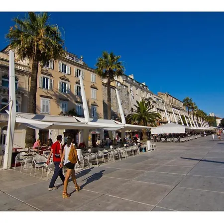 Amabile * Split