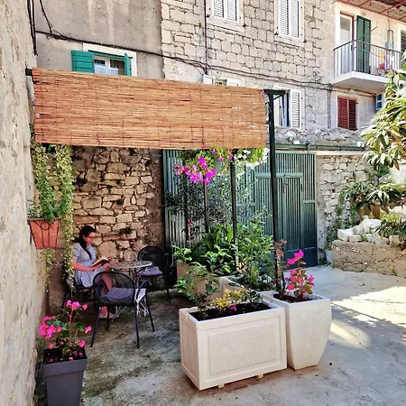 Amabile Split