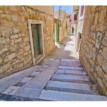 Amabile Split